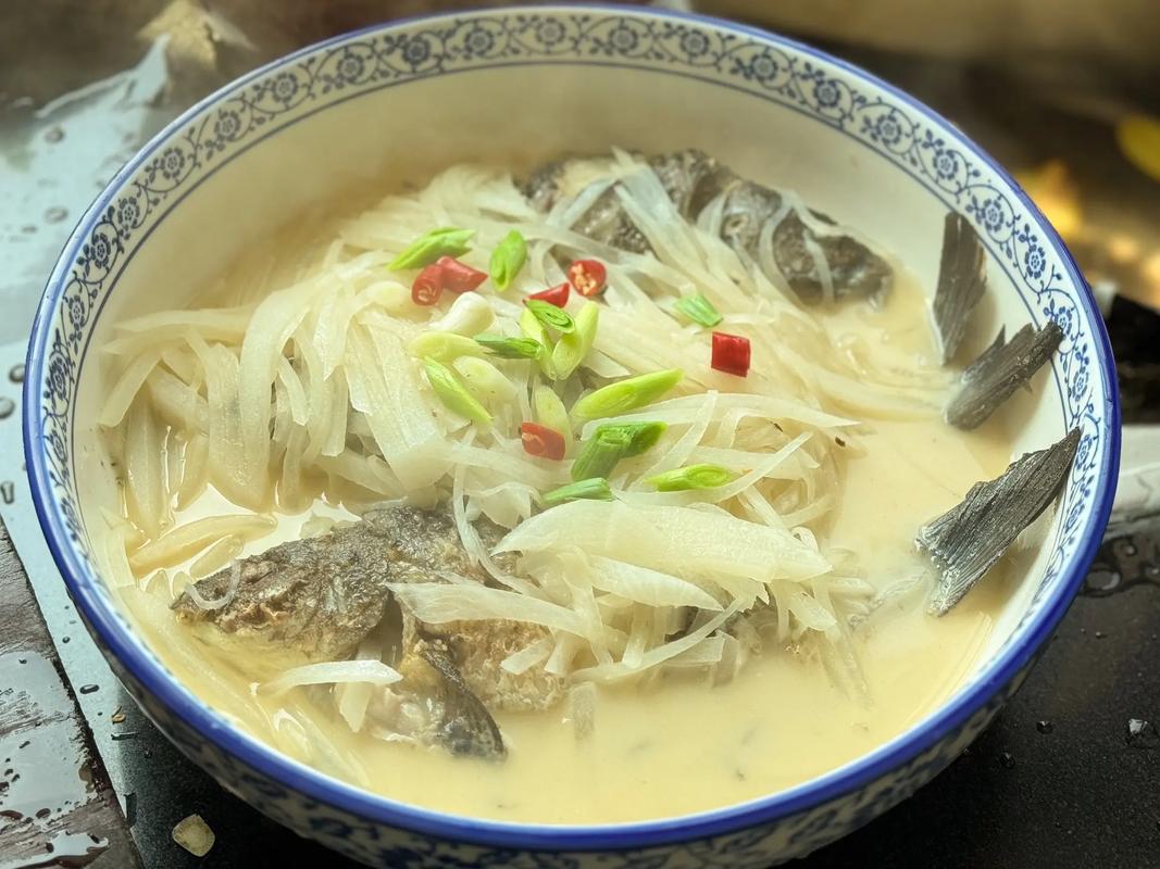 萝卜丝鲫鱼汤