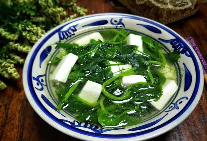 豌豆尖豆腐汤