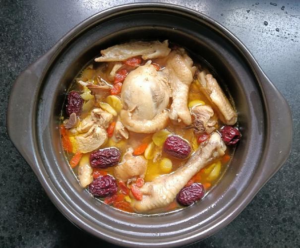 白果炖鸡汤