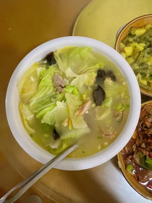 莲白肉片汤