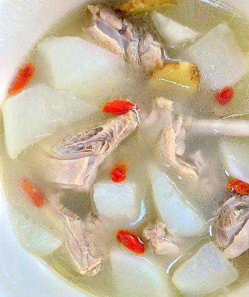 萝卜鸭架汤