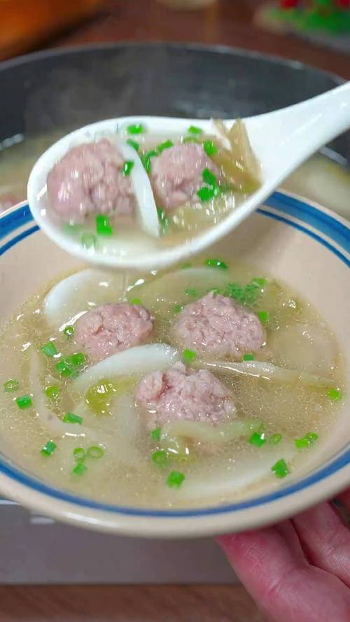 榨菜肉丸汤